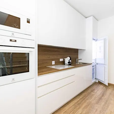 Egliu Apt W/terrace, By Cohost Apartment
