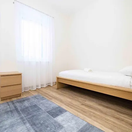 Egliu Apt W/terrace, By Cohost