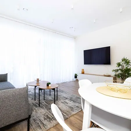 Egliu Apt W/terrace, By Cohost Apartment