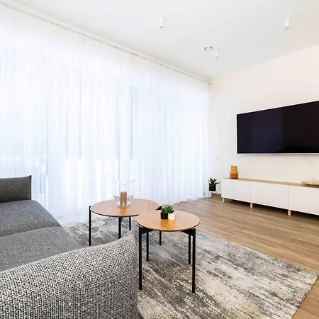 Egliu Apt W/terrace, By Cohost Apartment