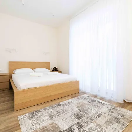 Egliu Apt W/terrace, By Cohost Apartment