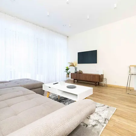 Egliu Apt W/terrace, By Cohost Palanga