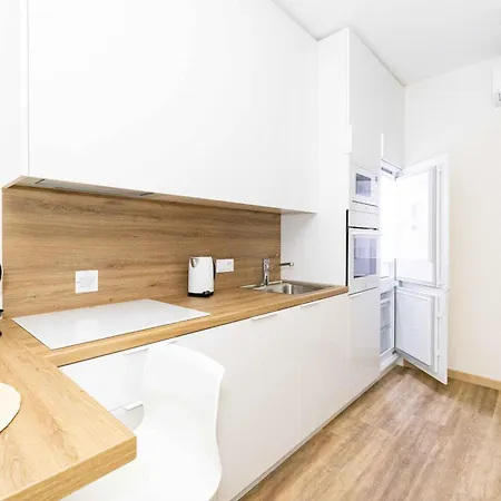 Egliu Apt W/terrace, By Cohost *