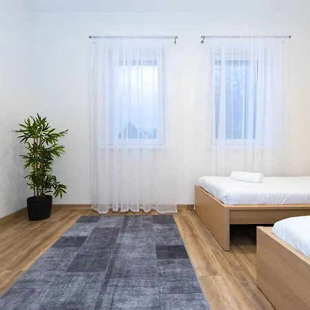 Egliu Apt W/terrace, By Cohost Apartment *